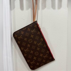 Like new! Louis Vuitton Fuchsia Monogram Pouch